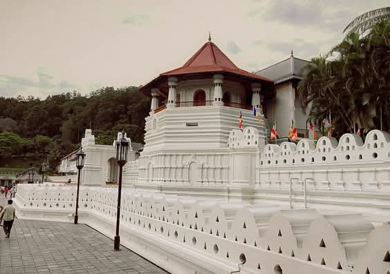 The white walls and traditional architecture of the Temple of the Sacred Tooth Relic in Kandy